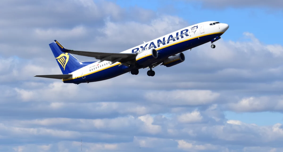Transport lotniczy, Ryanair zawiesza połączenie Gdańska Poszło koszty lotniskowe - zdjęcie, fotografia