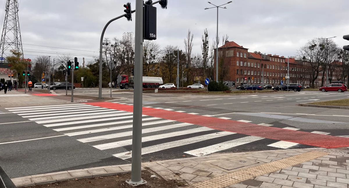 Drogi, przejście Zaspie działa wpływa drogowy - zdjęcie, fotografia