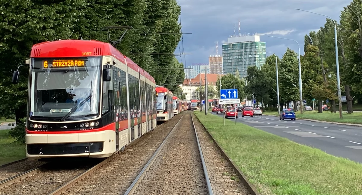 Transport miejski, Tramwaje dalej powolne jednej linii jedziemy minutę krócej - zdjęcie, fotografia