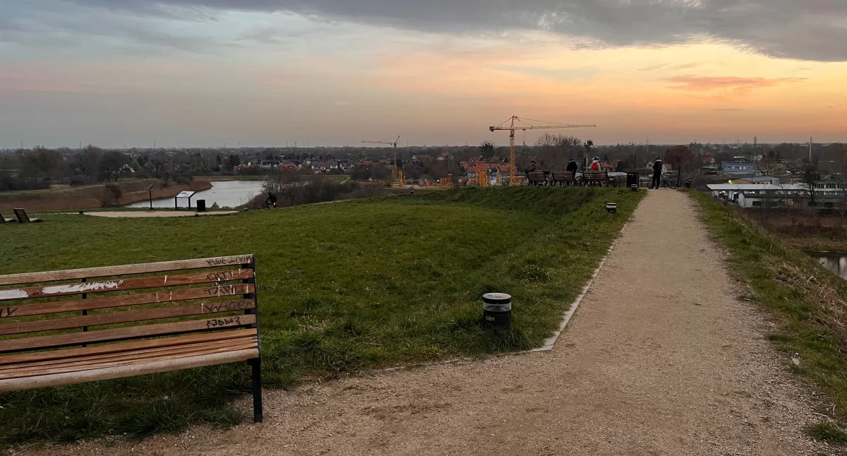 Samorząd, Brakuje ławki kosza śmieci Zgłoś urzędnikom - zdjęcie, fotografia
