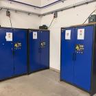 Specjalne szafy, w których ładowane są baterie rowerów elektrycznych