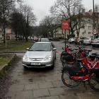 Patoparkowanie nie tylko utrudnia poruszanie się innym uczestnikom ruchu, ale nierzadko...