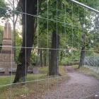 Zagrodzone wejście do parku przy Górze Gradowej, fot. Rada Dzielnicy Aniołki
