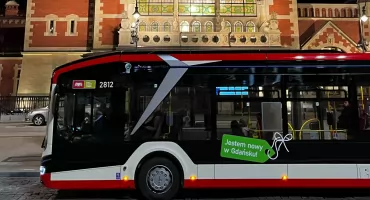 Zmiana czasu na letni. Jak pojadą autobusy i SKM?