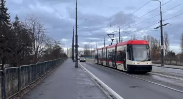 Będą stałe rozjazdy tramwajowe przed Mostem Siennickim. Pasażerów czekają utrudnienia